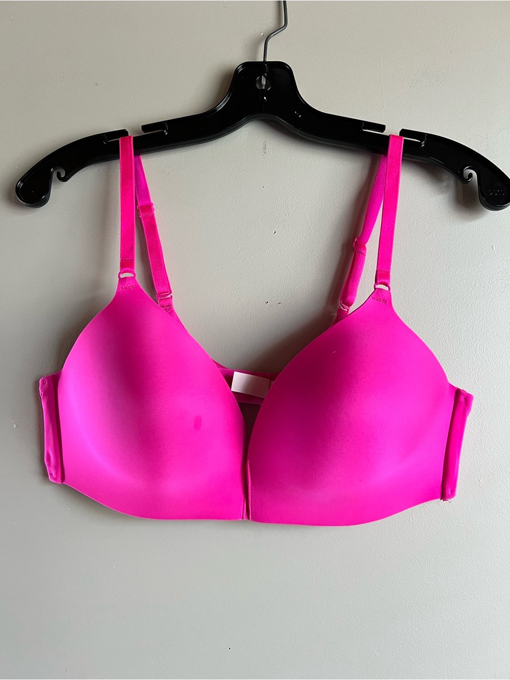 Victoria’s Secret Hot Pink Bra 38C Smooth Lightly Padded Underwire Plunge
